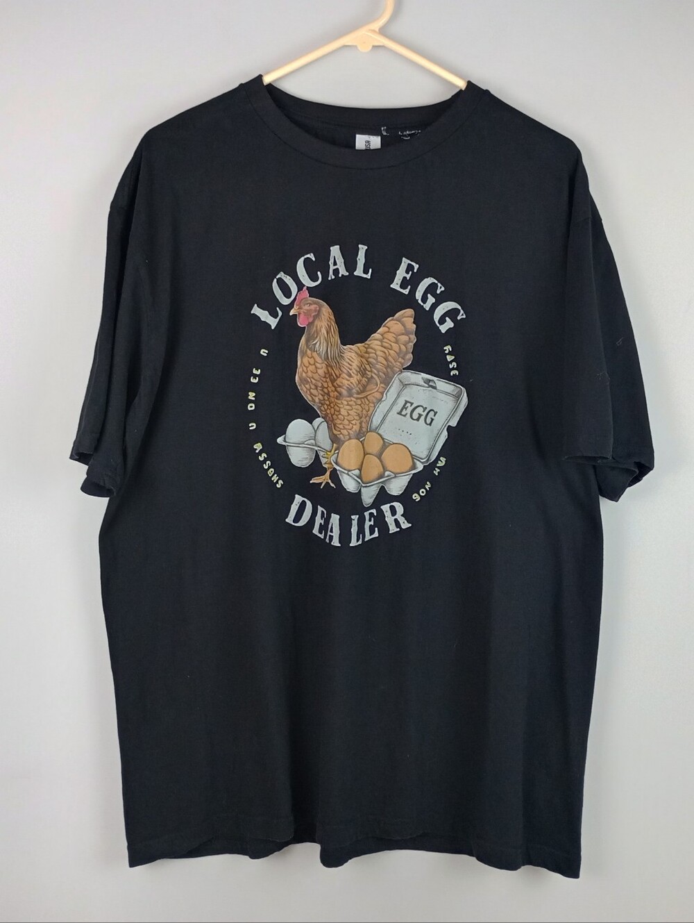 1826 USA Mens 2XL Black Brown Chicken Egg Carton Local Egg Dealer Graphic Tshirt